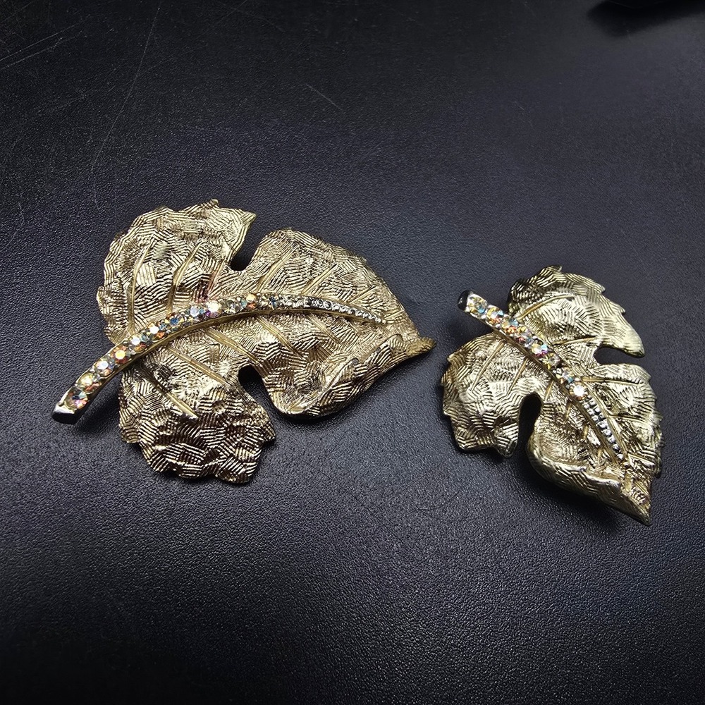 Gold Tone Rhinestone Leaf Brooch Set Scatter Pins Pair of Two Vitnage